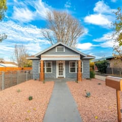 Serene Town Escape – Cozy Cottage Near Downtown