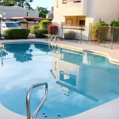 Old Town Condo Paradise ~ Pool+Hot tub ~ Location