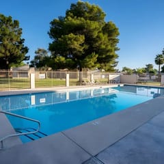 Mesa Getaway, 2 BR Condo, Central Location, Pool!