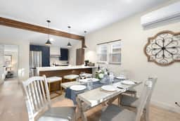 Serene Town Escape – Cozy Cottage Near Downtown - Image 5