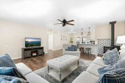 Game-Filled Haven: Spacious Cottonwood Retreat