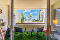 1BR Prime Old Town Condo | King Bed + Resort Amenities