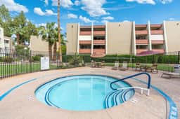 1BR Prime Old Town Condo | King Bed + Resort Amenities