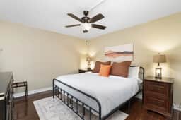 1BR Prime Old Town Condo | King Bed + Resort Amenities