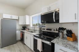 Phoenix Furnished with 2 Queen Beds, EV Charger in a Quiet Location! - Image 5