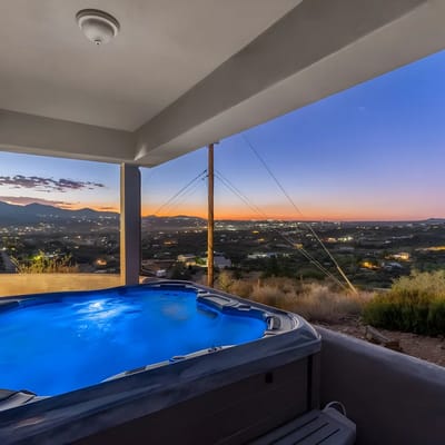 Top of the Mountain Home w/ Hot Tub, Gym & Sauna!