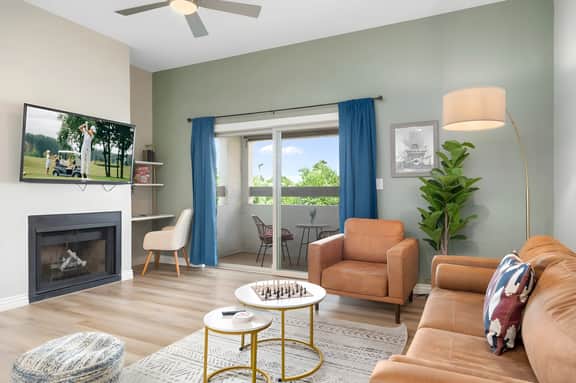 Old Town Condo Paradise ~ Pool+Hot tub ~ Location