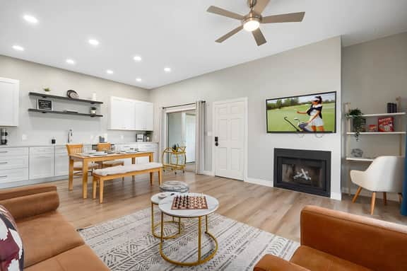 Old Town Condo Paradise ~ Pool+Hot tub ~ Location