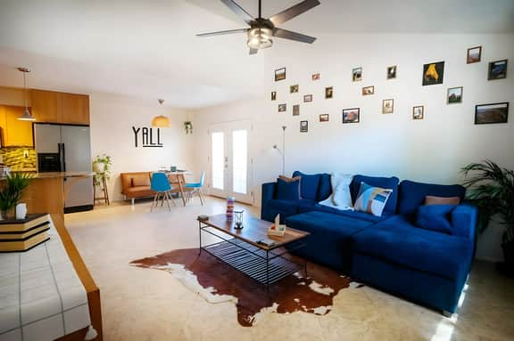 Mesa Getaway, 2 BR Condo, Central Location, Pool!