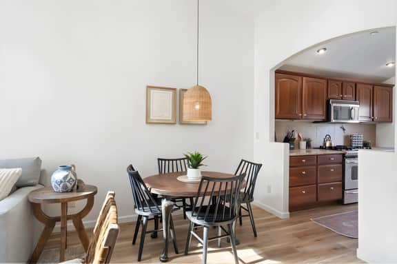 2BR Serene Red Rock Retreat - Hot Tub & Nice Views