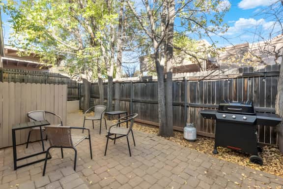 2BR Sedona Escape with BBQ & Scenic Views