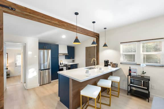 Serene Town Escape – Cozy Cottage Near Downtown