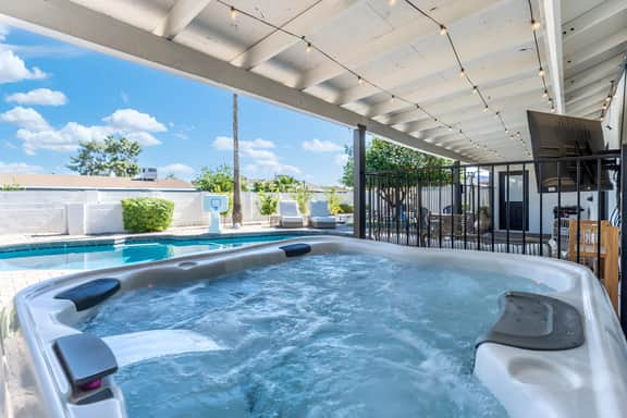 Modern Phoenix Retreat - Hot Tub, Pool, Fire Pit
