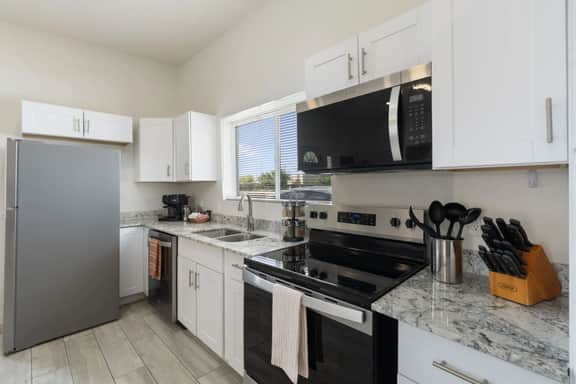 Phoenix Furnished with 2 Queen Beds, EV Charger in a Quiet Location! - Image 5