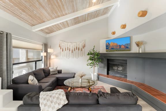 2BR Sedona Escape with Workspace & Pool Access