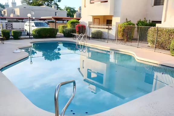 Old Town Condo Paradise ~ Pool+Hot tub ~ Location