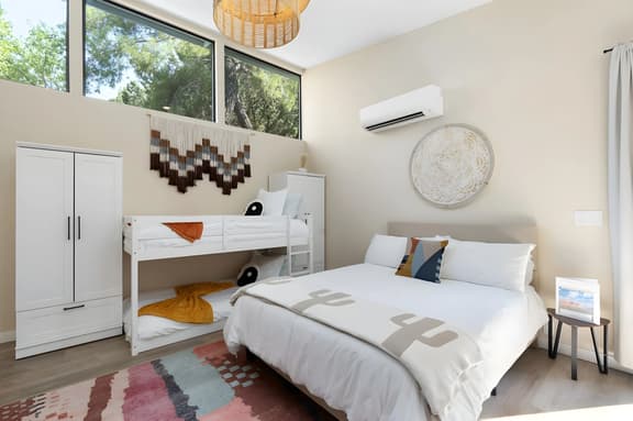 Cactus Casita: Prime Location, Walk to Trails