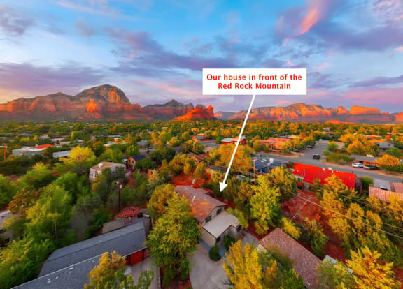 Red Rock Retreat: Sedona Views, Hot Tub & BBQ