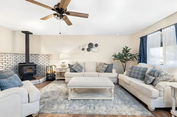Game-Filled Haven: Spacious Cottonwood Retreat
