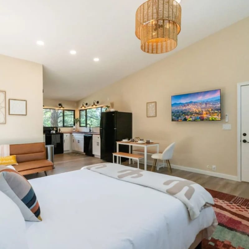 Cactus Casita: Prime Location, Walk to Trails