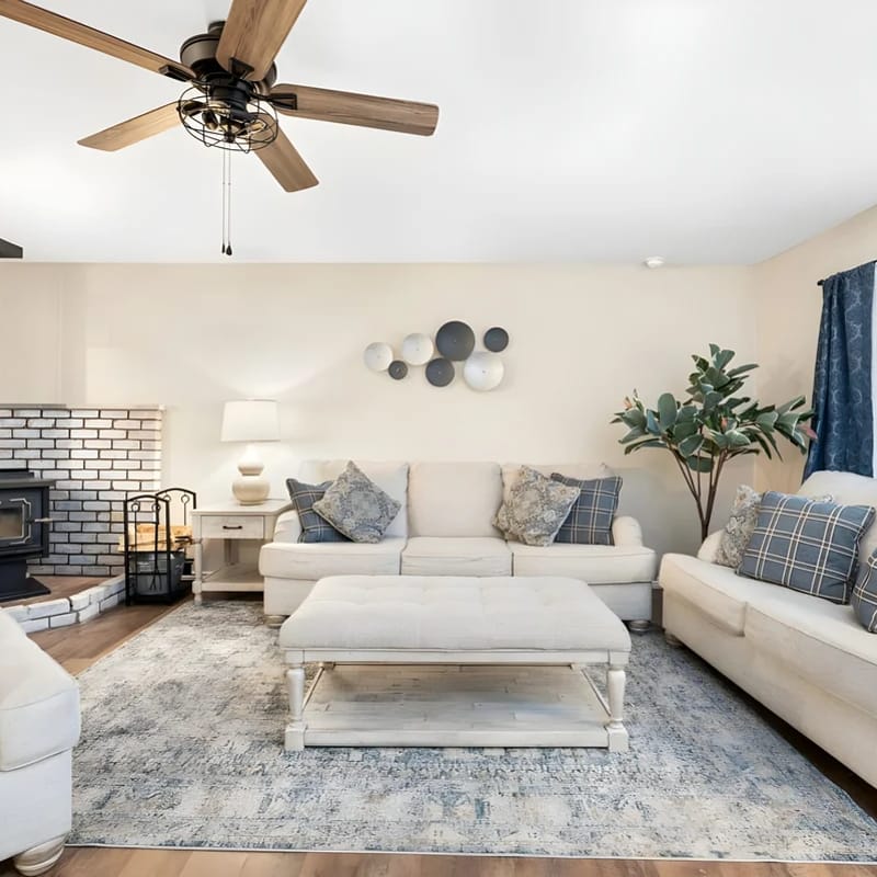 Game-Filled Haven: Spacious Cottonwood Retreat